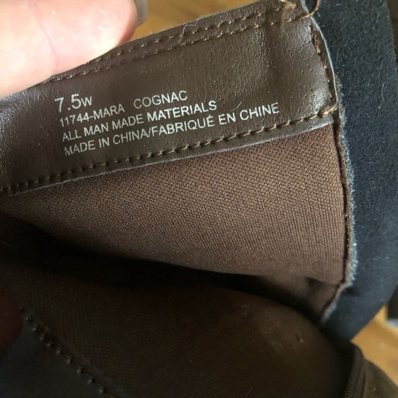 Boots for sale size 7.5 - Picture 3 of 3